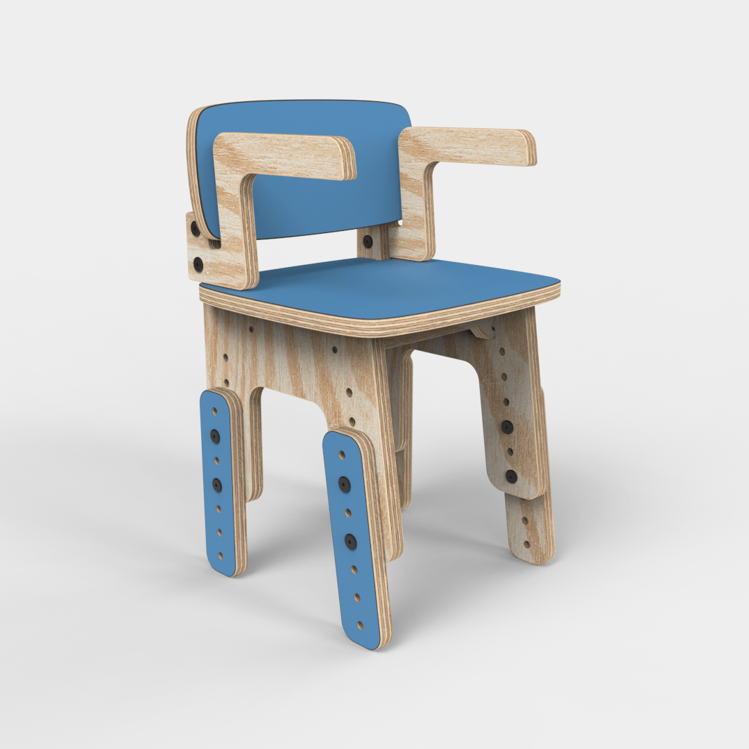 Silla infantil Reni con apoyabrazos azul con la altura elevada, vista en perspectiva
