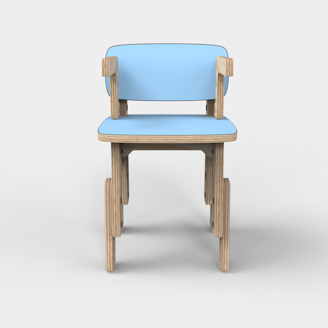 Silla infantil Reni con apoyabrazos celeste con la altura elevada, vista frontal