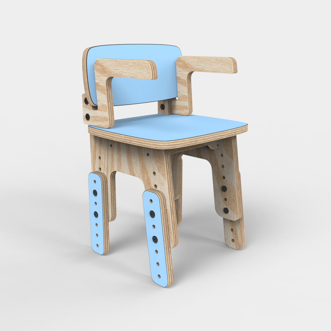 Silla infantil Reni con apoyabrazos celeste con la altura elevada, vista en perspectiva